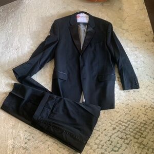 Calvin Klein men’s tuxedo